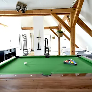 Black Billard L Loft Fuer 2-4 Personen L Wohlfuehlen In Altstadtnaehe Apartment